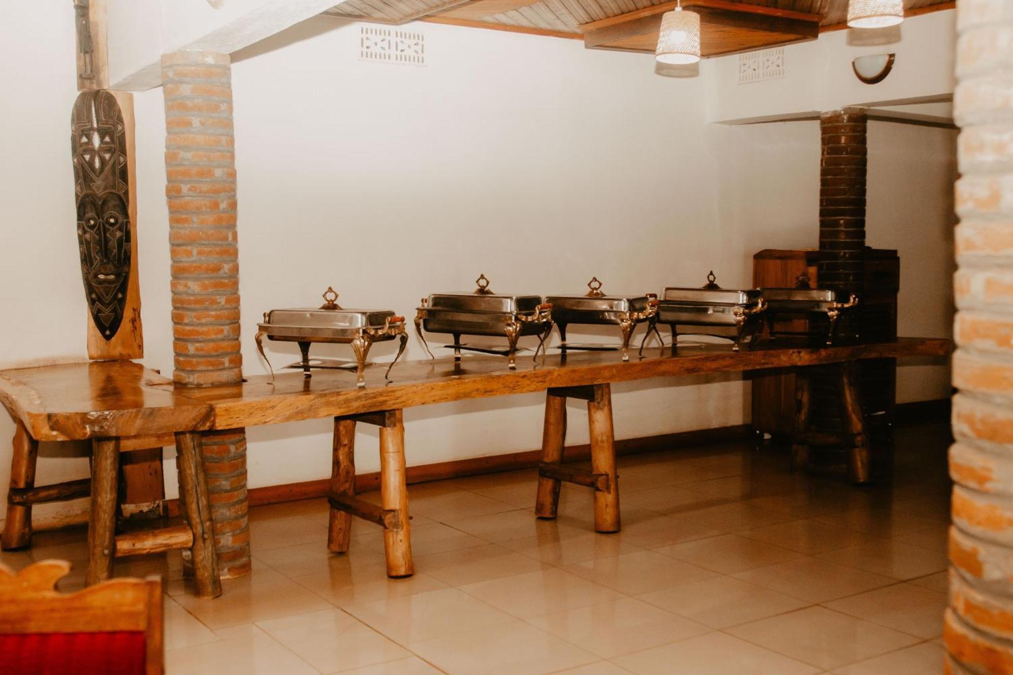 Ngorongoro Camp And Lodge 카라투 외부 사진
