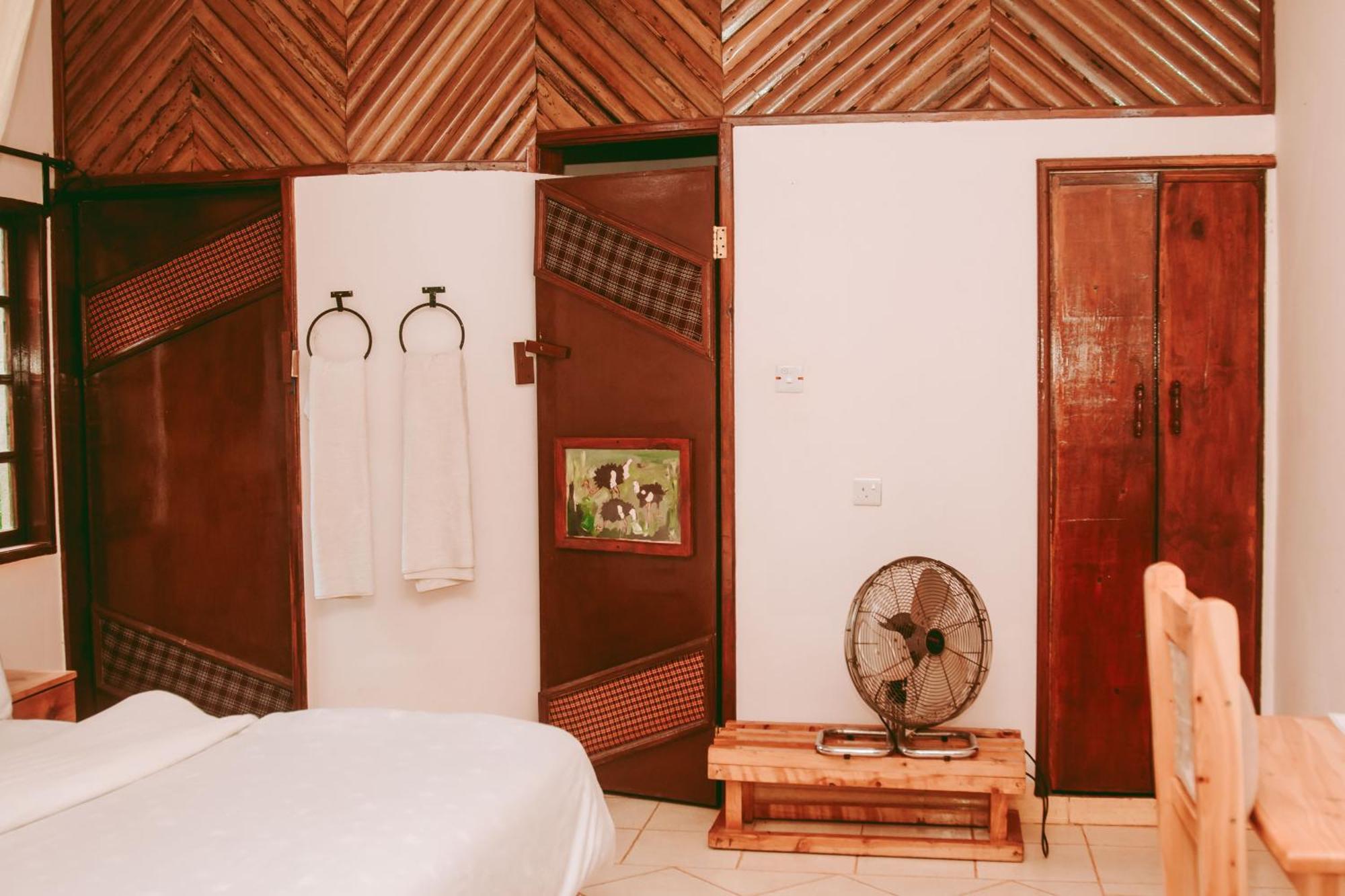 Ngorongoro Camp And Lodge 카라투 외부 사진